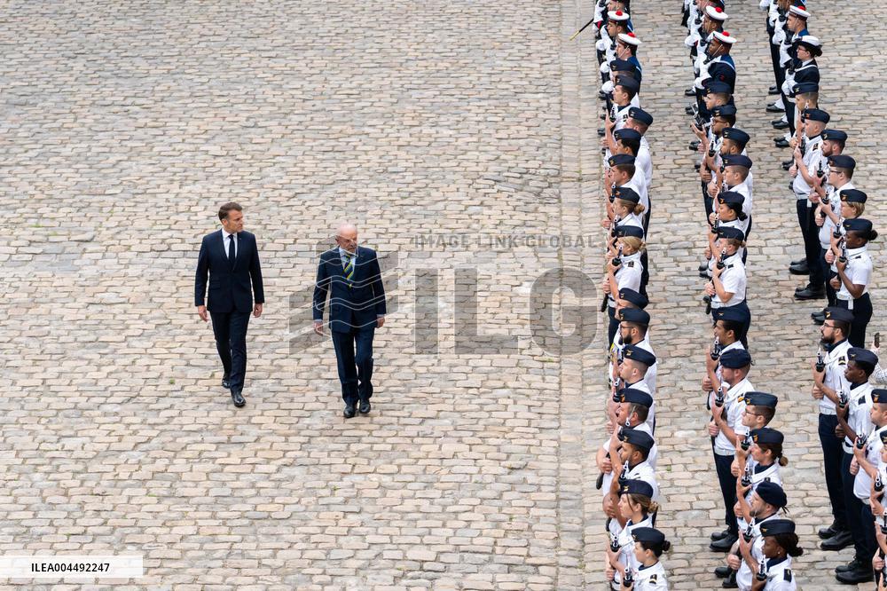 Emmanuel Macron welcomes Lula Da Silva to Les Invalides - Paris AJ