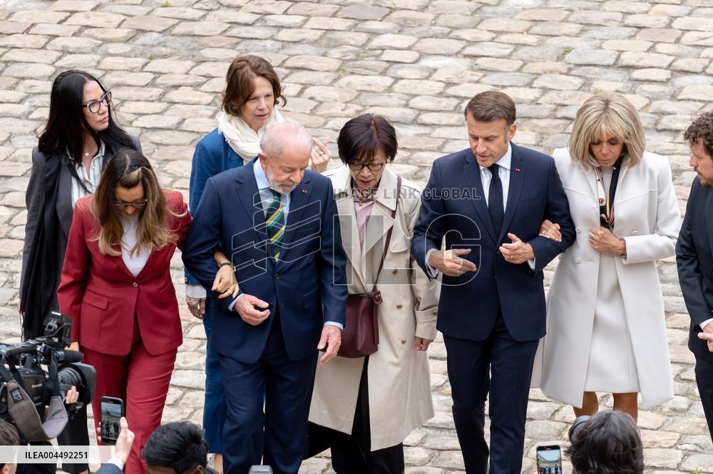 Emmanuel Macron welcomes Lula Da Silva to Les Invalides - Paris AJ