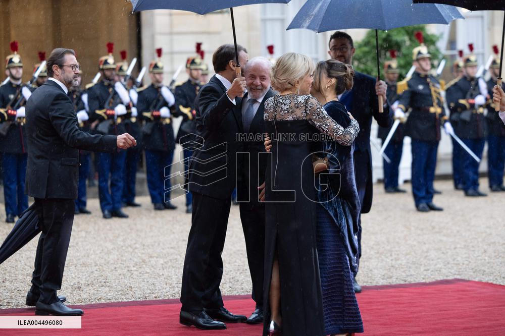 Emmanuel Macron welcomes Luiz Inacio Lula da Silva for a State diner at the Elysee - Paris
