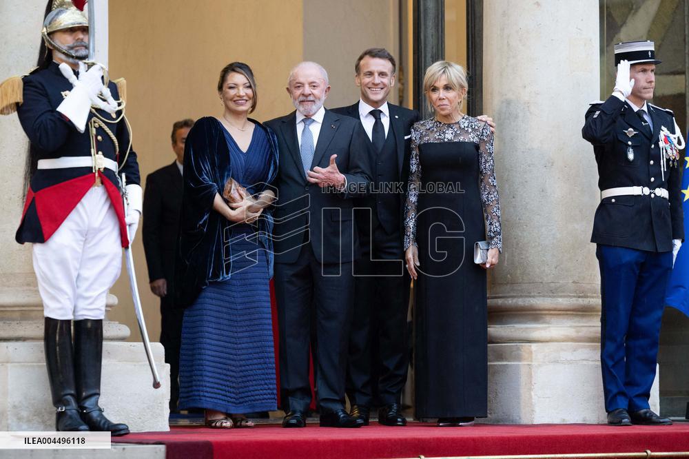 Emmanuel Macron welcomes Luiz Inacio Lula da Silva for a State diner at the Elysee - Paris