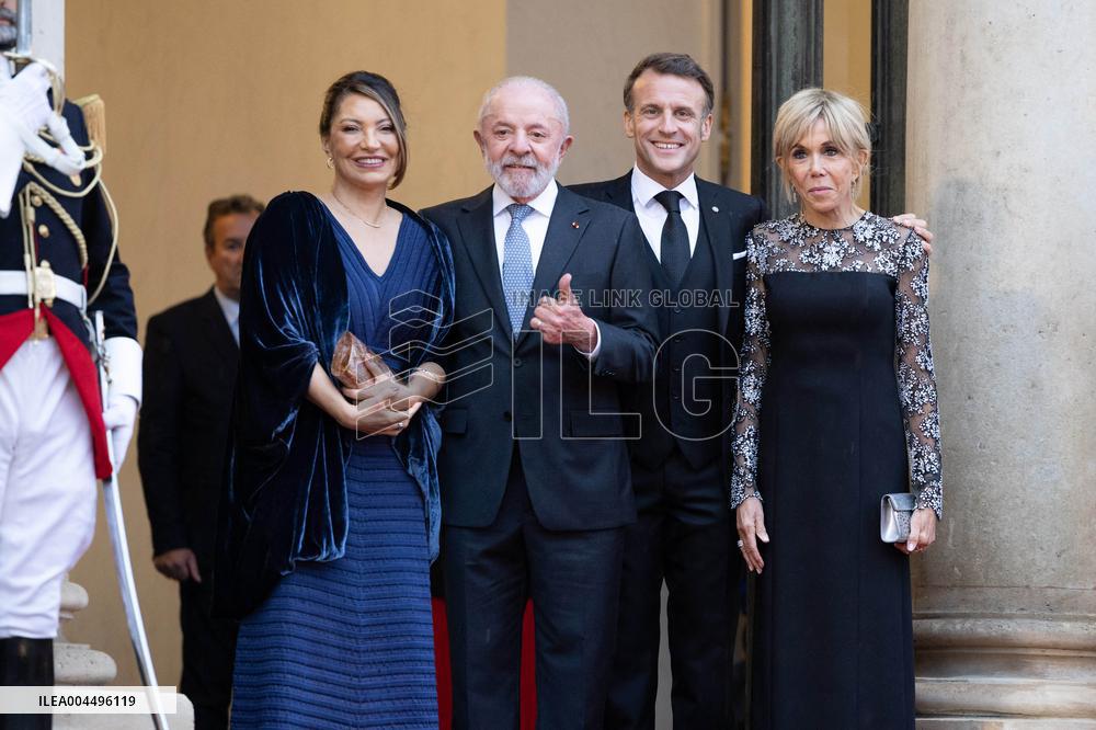 Emmanuel Macron welcomes Luiz Inacio Lula da Silva for a State diner at the Elysee - Paris