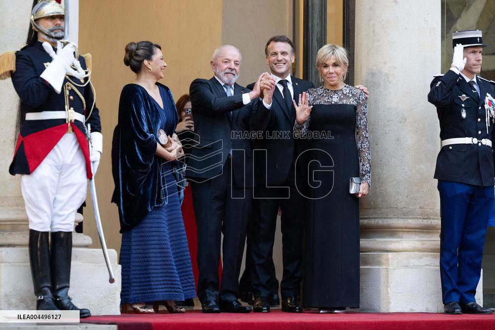 Emmanuel Macron welcomes Luiz Inacio Lula da Silva for a State diner at the Elysee - Paris