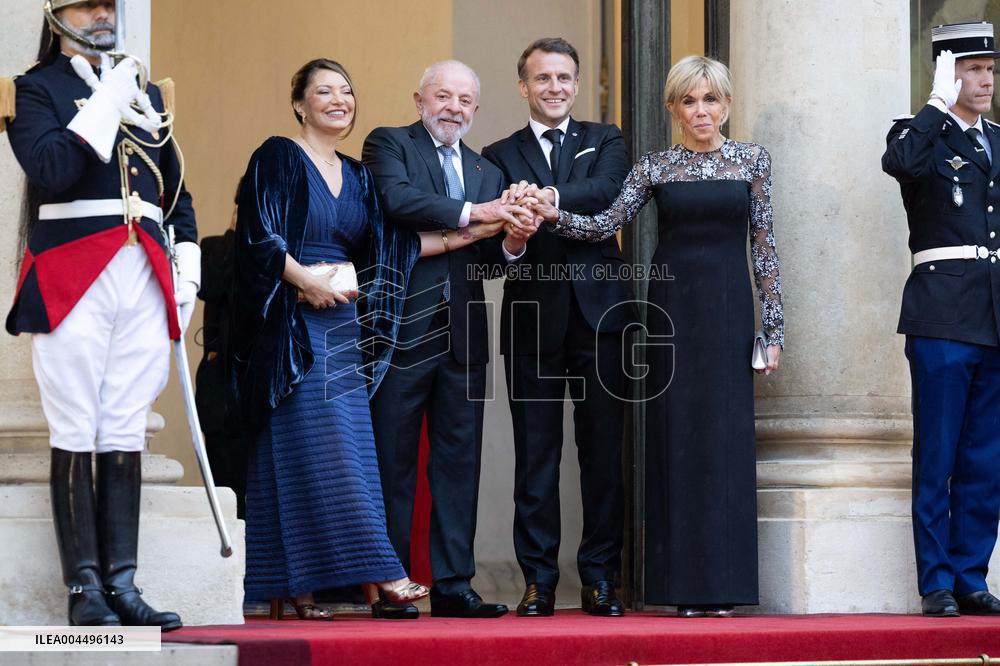 Emmanuel Macron welcomes Luiz Inacio Lula da Silva for a State diner at the Elysee - Paris