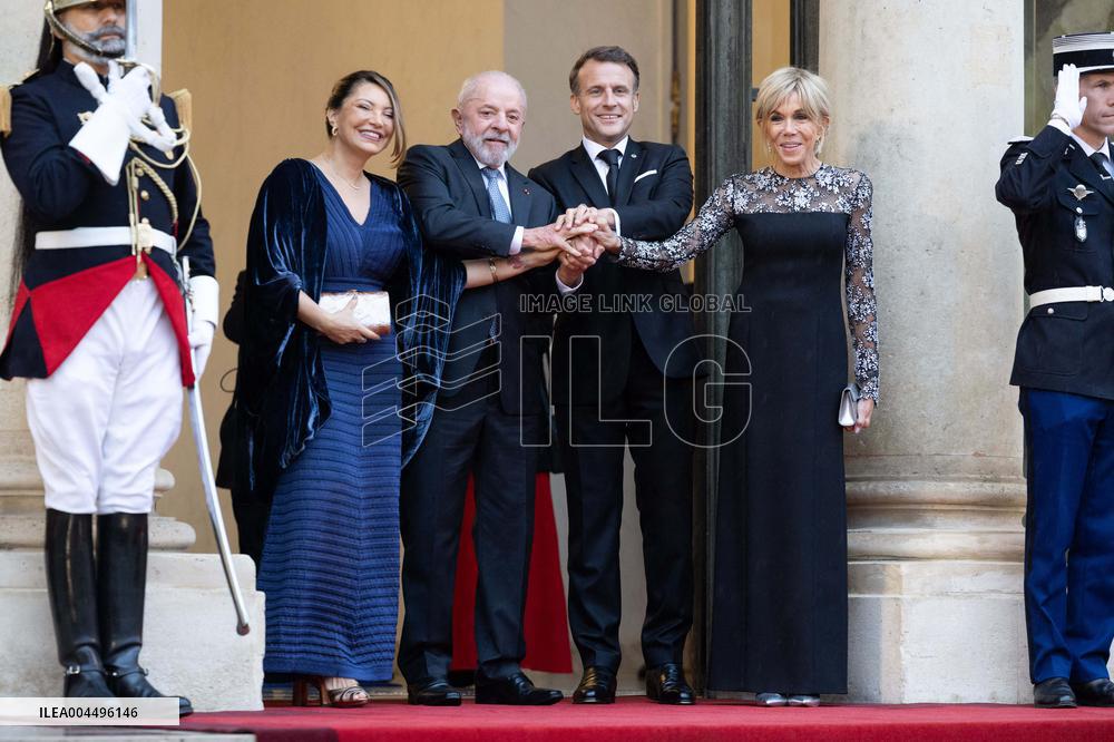 Emmanuel Macron welcomes Luiz Inacio Lula da Silva for a State diner at the Elysee - Paris