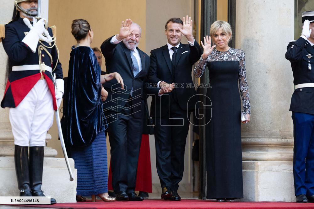 Emmanuel Macron welcomes Luiz Inacio Lula da Silva for a State diner at the Elysee - Paris