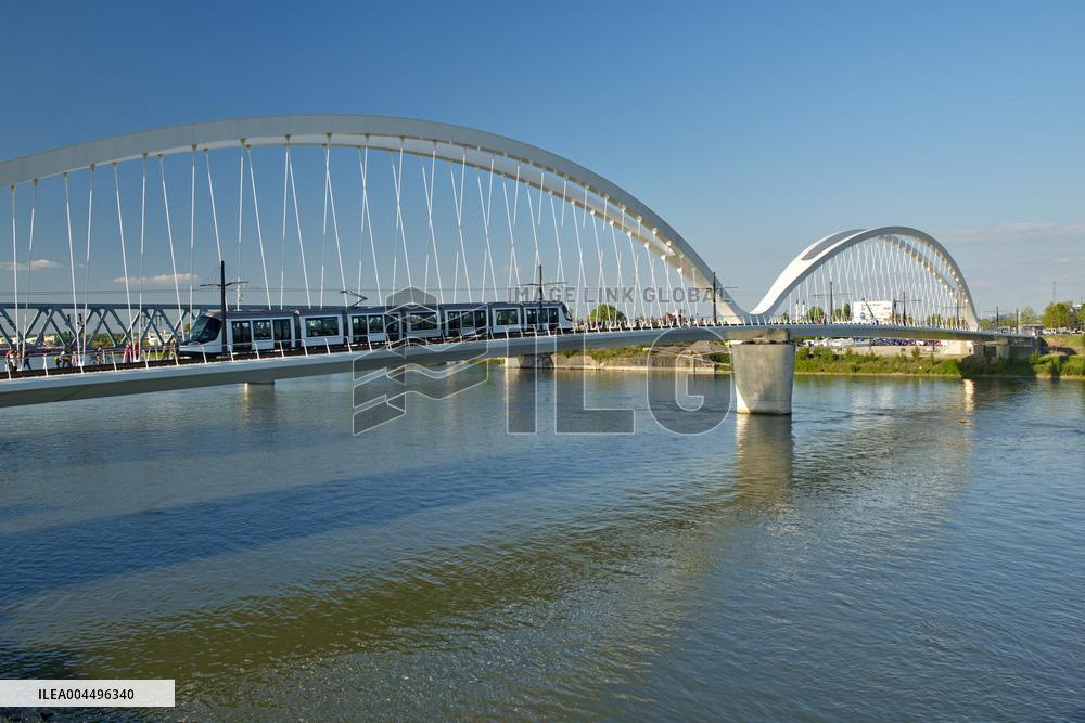 Illustration - Economy