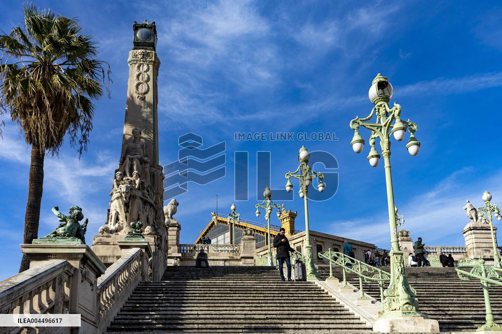 Illustration - Economy