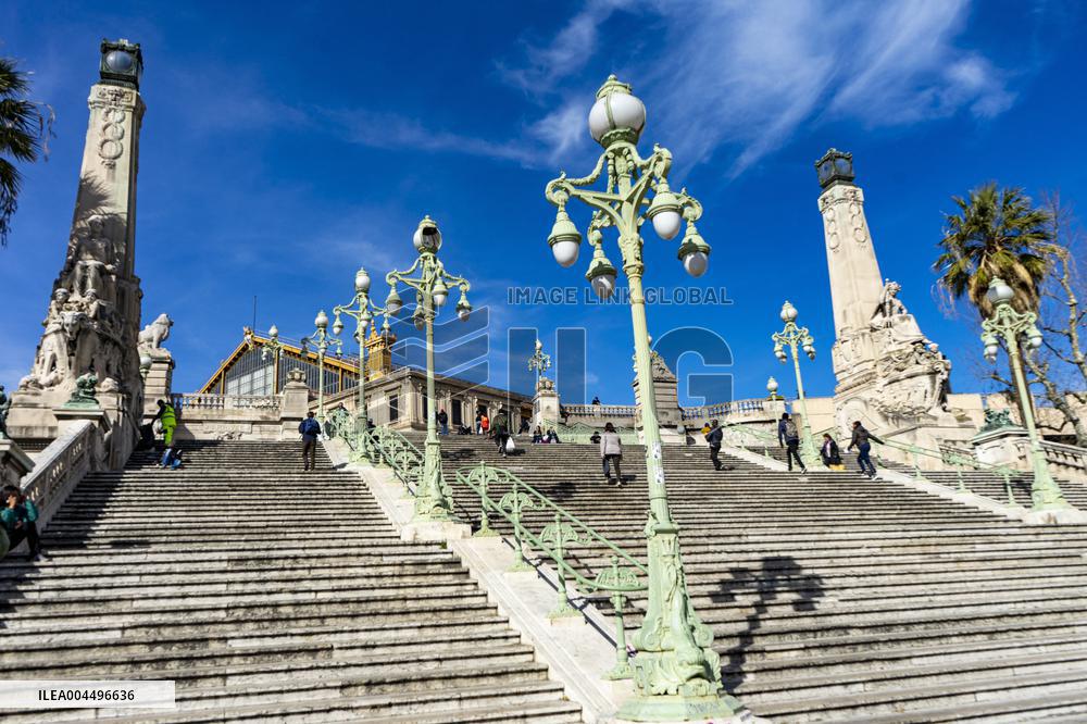 Illustration - Economy