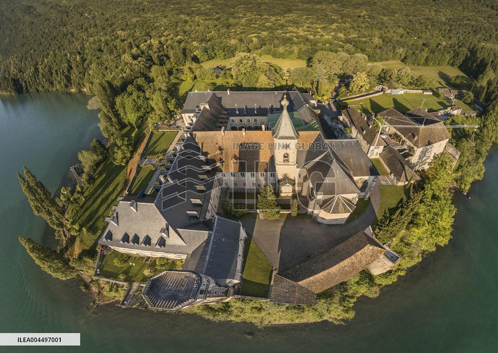 Illustration - The Alps in Summer