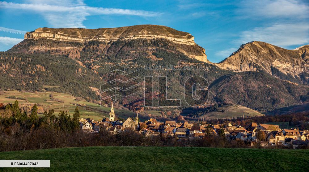 Illustration - The Alps in Summer