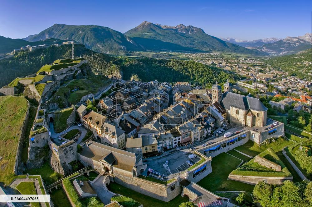 Illustration - The Alps in Summer