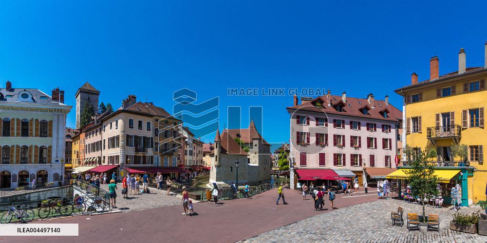 Illustration - The Alps in Summer