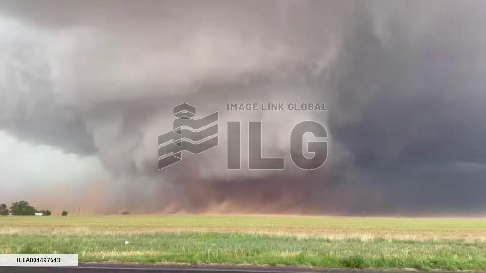 US: Massive Tornado Touches Down Near Morton, West Texas 2