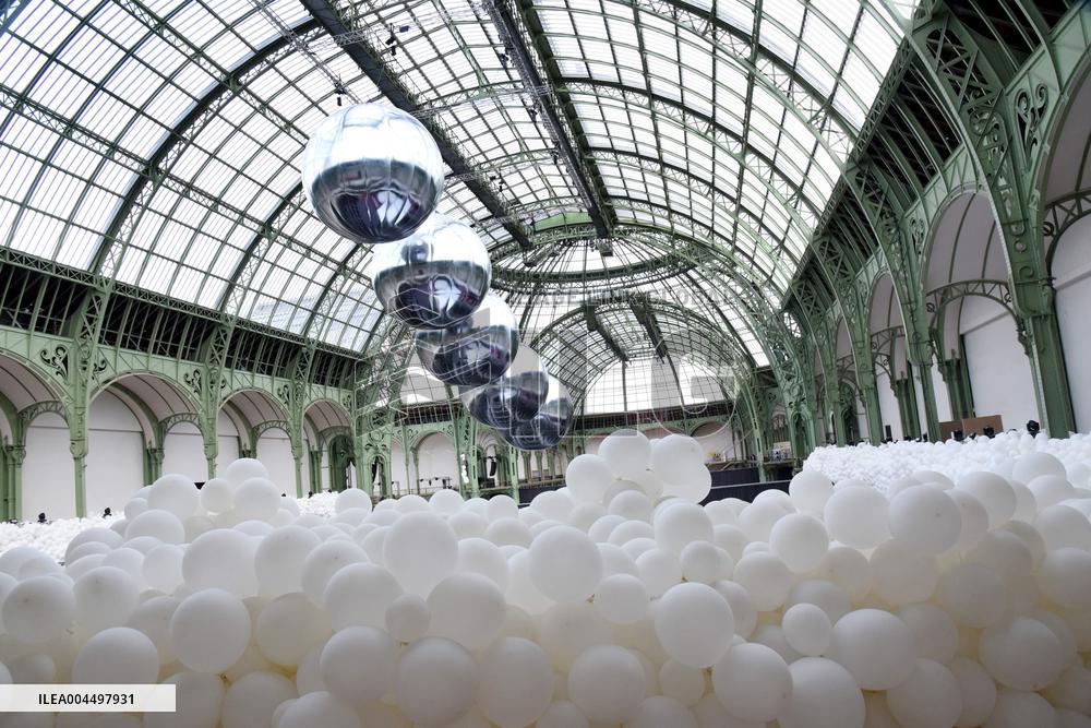 New Exhibition Euphoria - Art Is In The Air At Grand Palais - Paris
