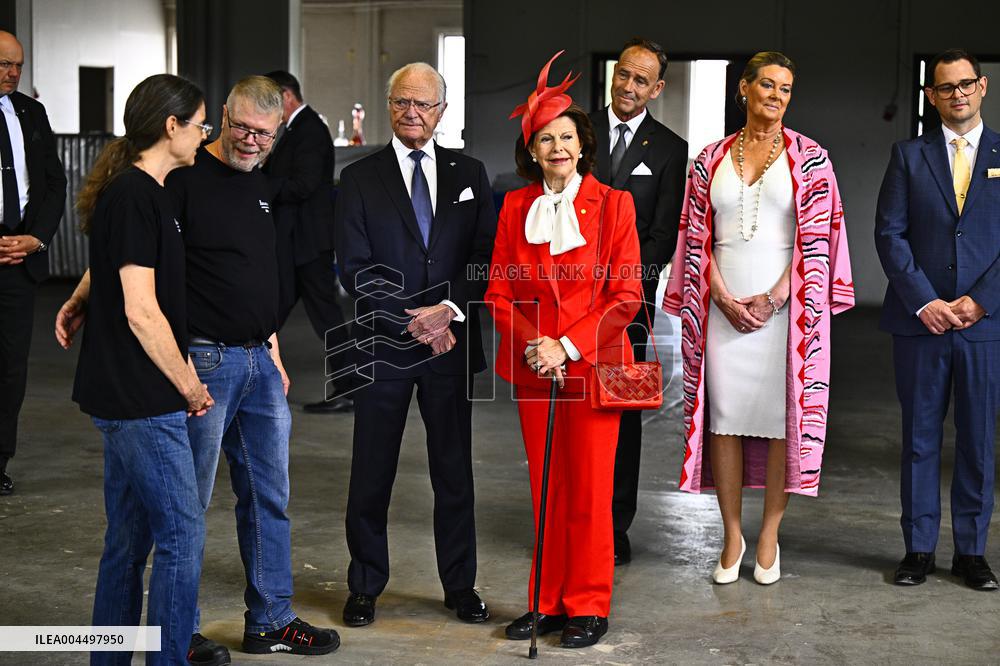 NATIONAL DAY 2025 ROYAL COUPLE VISITS GLASSBLOWING SCHOOL