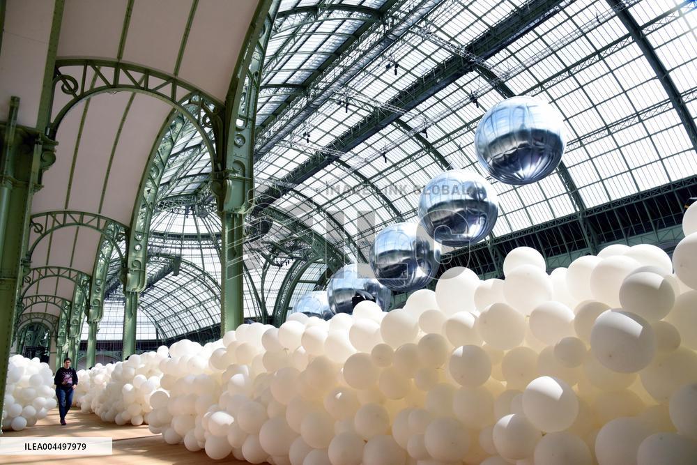 New Exhibition Euphoria - Art Is In The Air At Grand Palais - Paris