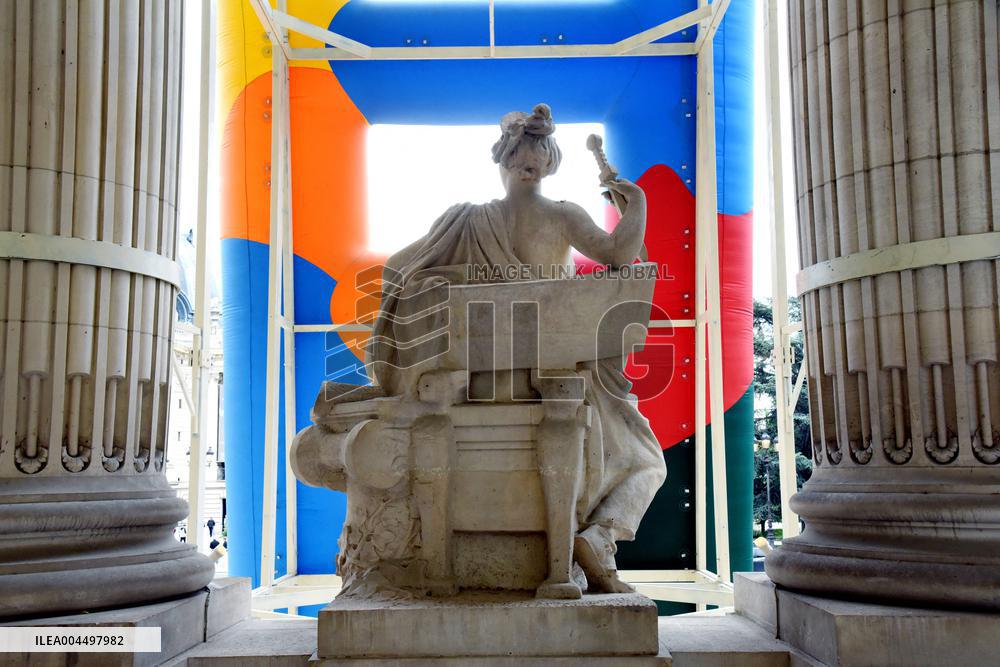 New Exhibition Euphoria - Art Is In The Air At Grand Palais - Paris