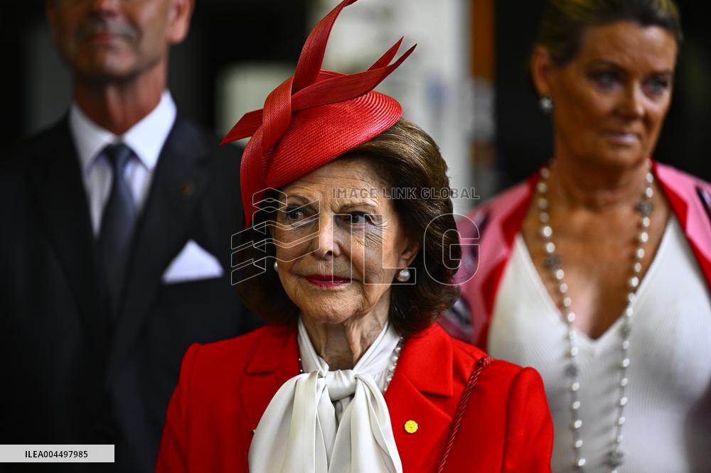 NATIONAL DAY 2025 ROYAL COUPLE VISITS GLASSBLOWING SCHOOL