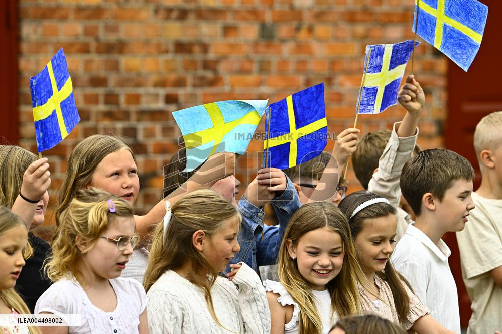NATIONAL DAY 2025 ROYAL COUPLE VISITS GLASSBLOWING SCHOOL