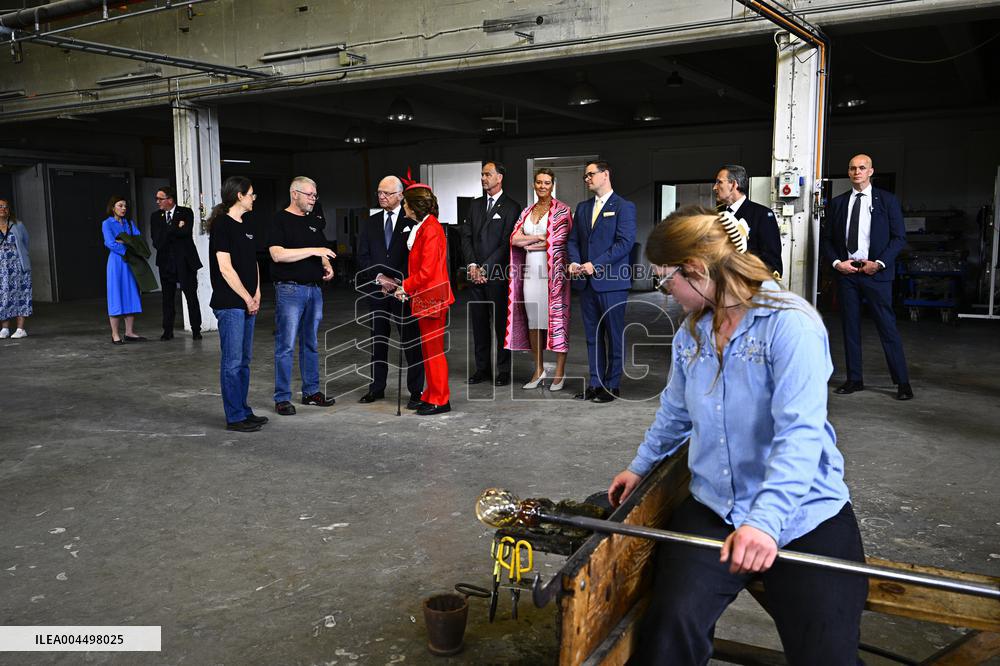 NATIONAL DAY 2025 ROYAL COUPLE VISITS GLASSBLOWING SCHOOL