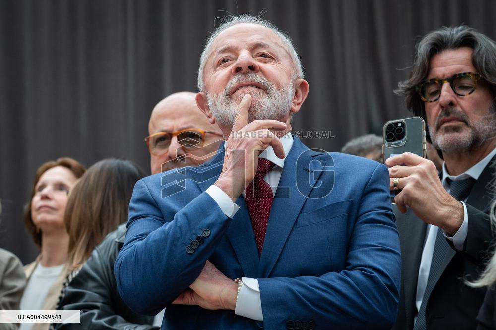 Macron and Lula visit of the exhibition of Ernesto Neto at the Grand Palais museum - Paris