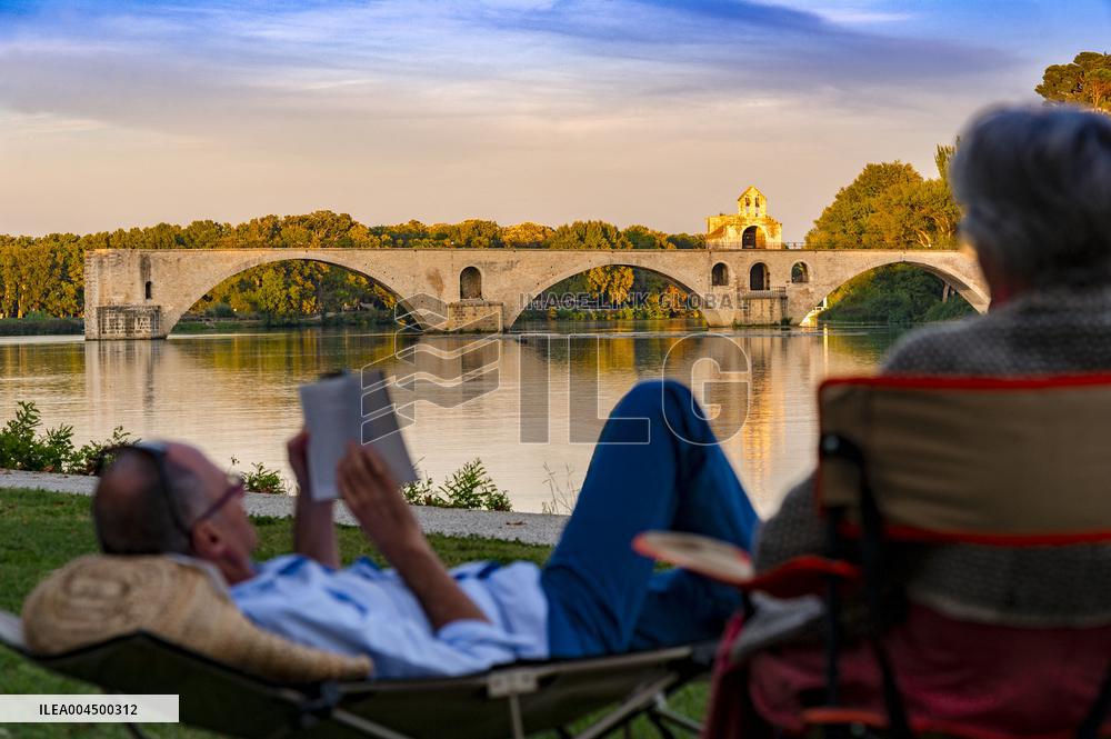 Illustration - Avignon