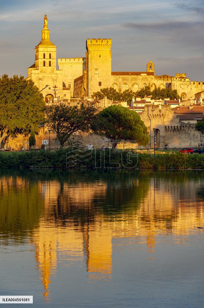 Illustration - Avignon