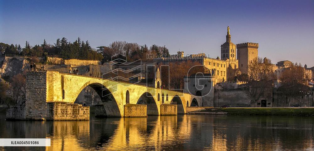 Illustration - Avignon