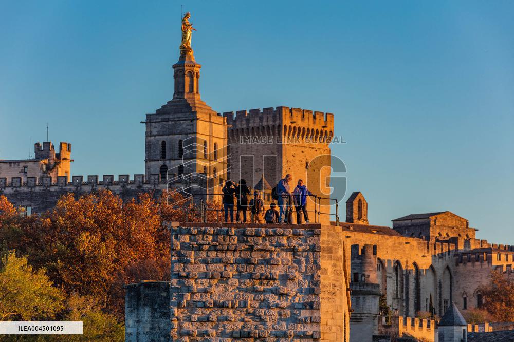 Illustration - Avignon