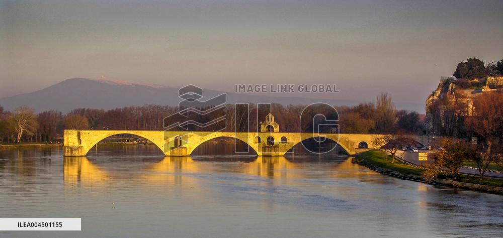 Illustration - Avignon