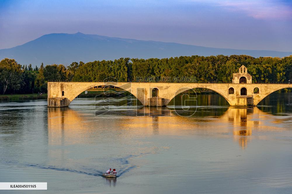 Illustration - Avignon