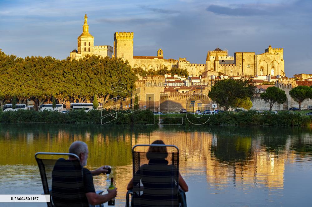 Illustration - Avignon