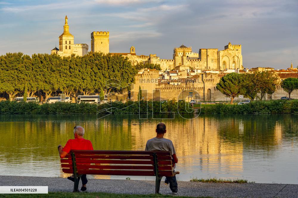 Illustration - Avignon