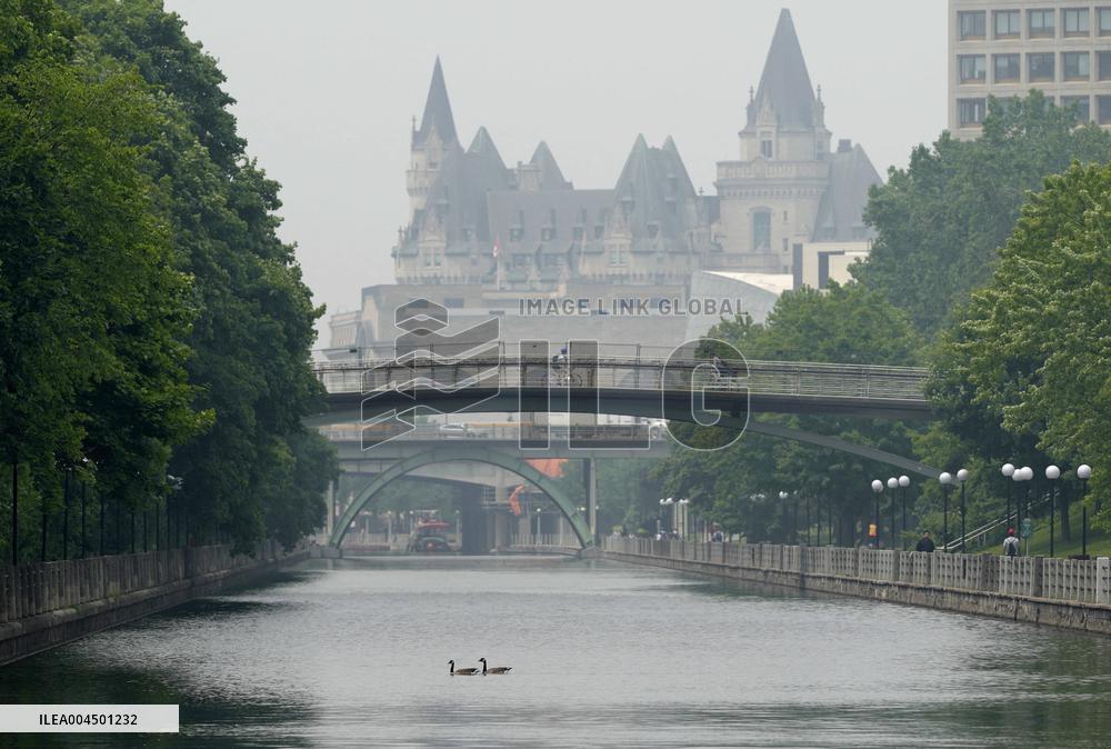 Wildfire Smoke Reaches Major Cities - Canada