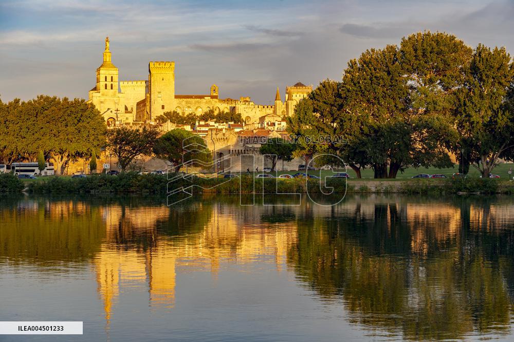 Illustration - Avignon