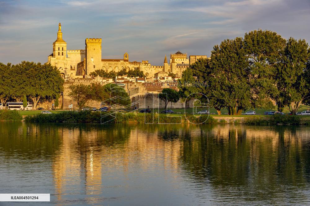 Illustration - Avignon