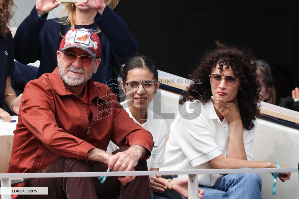 2025 French Open - Celebrities In Stand Day 14 NB