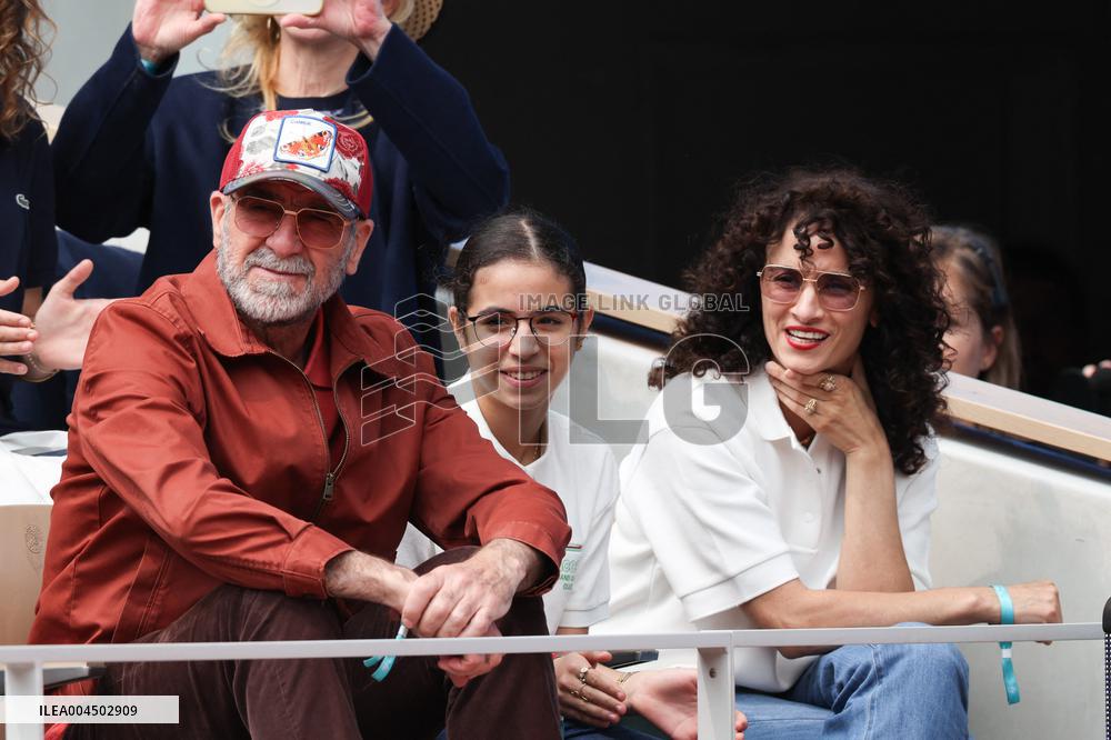 2025 French Open - Celebrities In Stand Day 14 NB