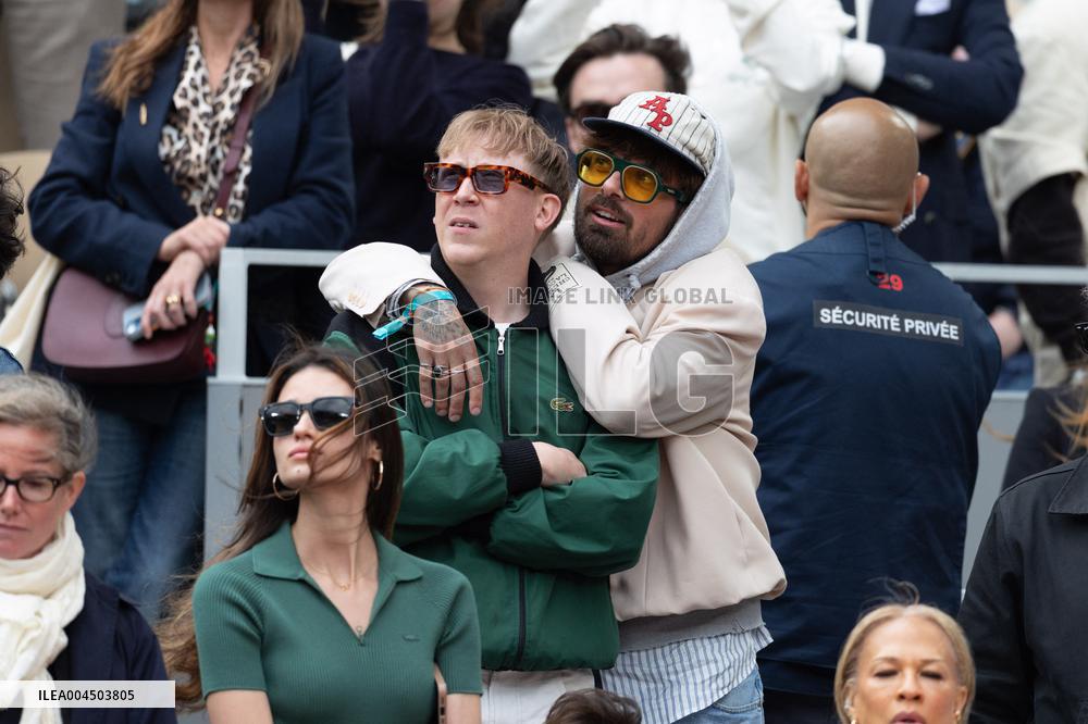 2025 French Open - Celebrities In Stand Day 14 NB