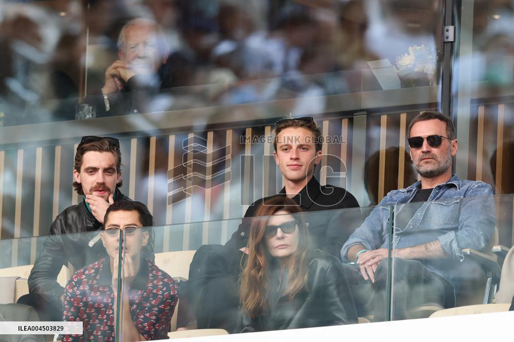 2025 French Open - Celebrities In Stand Day 14 NB