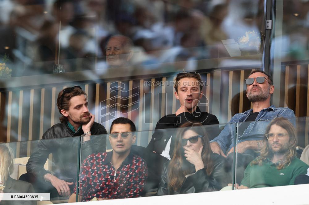 2025 French Open - Celebrities In Stand Day 14 NB