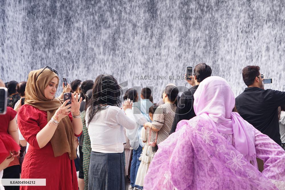 Artificial Anti-gravity Waterfall in Xi 'an