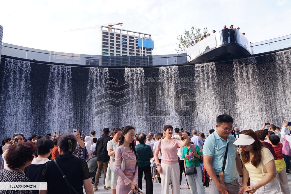 Artificial Anti-gravity Waterfall in Xi 'an