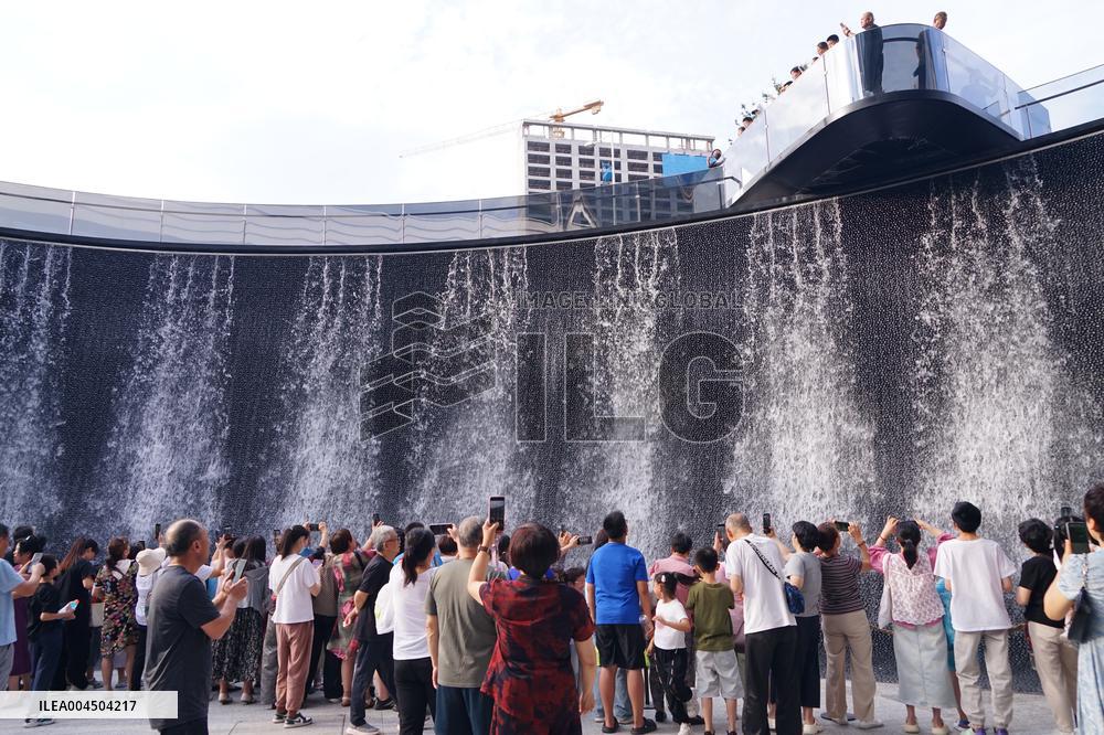 Artificial Anti-gravity Waterfall in Xi 'an