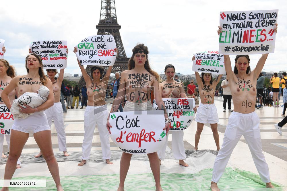 Gaza Protest By FEMEN At Trocadero - Paris