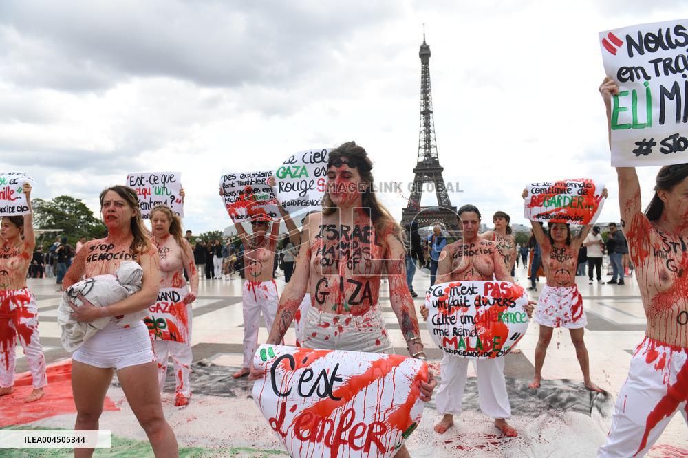 Gaza Protest By FEMEN At Trocadero - Paris