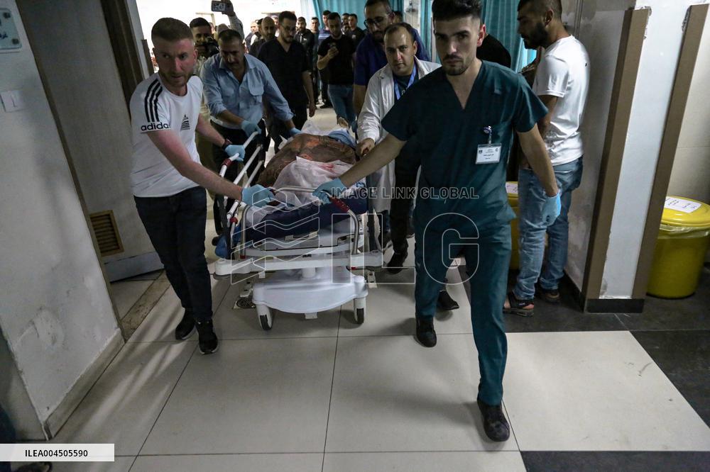 Two Injured And One Killed For Crossing Separation Wall - Palestine