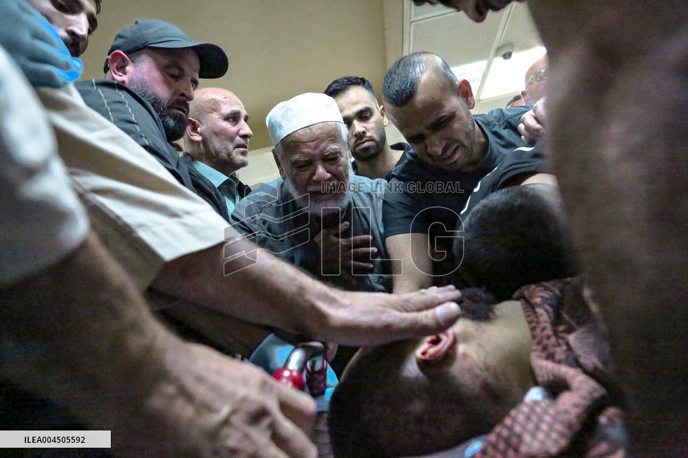 Two Injured And One Killed For Crossing Separation Wall - Palestine