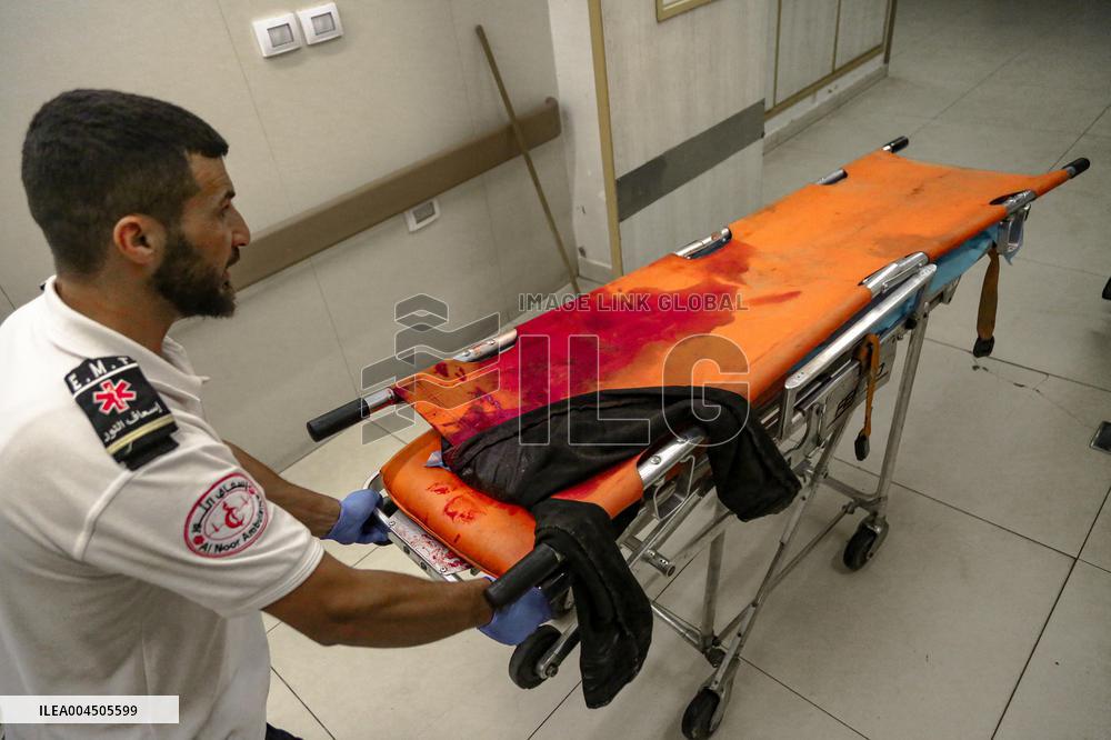 Two Injured And One Killed For Crossing Separation Wall - Palestine
