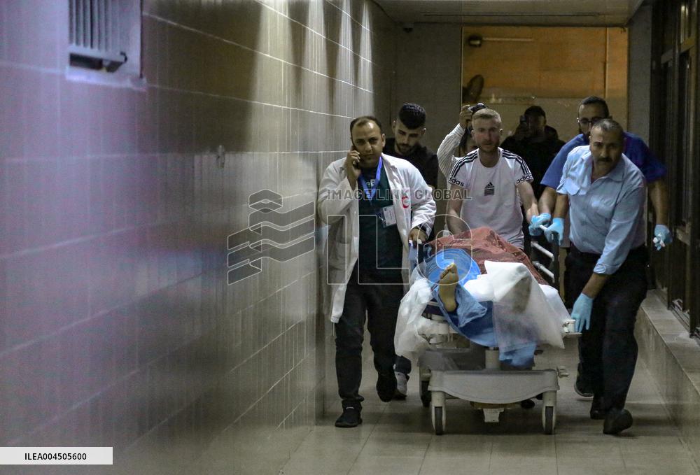 Two Injured And One Killed For Crossing Separation Wall - Palestine